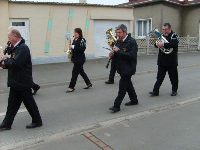 D�fil� en l'honneur des anciens combattants du groupe de B�thune